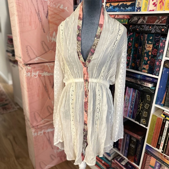 Aratta Silent Journey Tops - Floral Trim White Lace Tunic